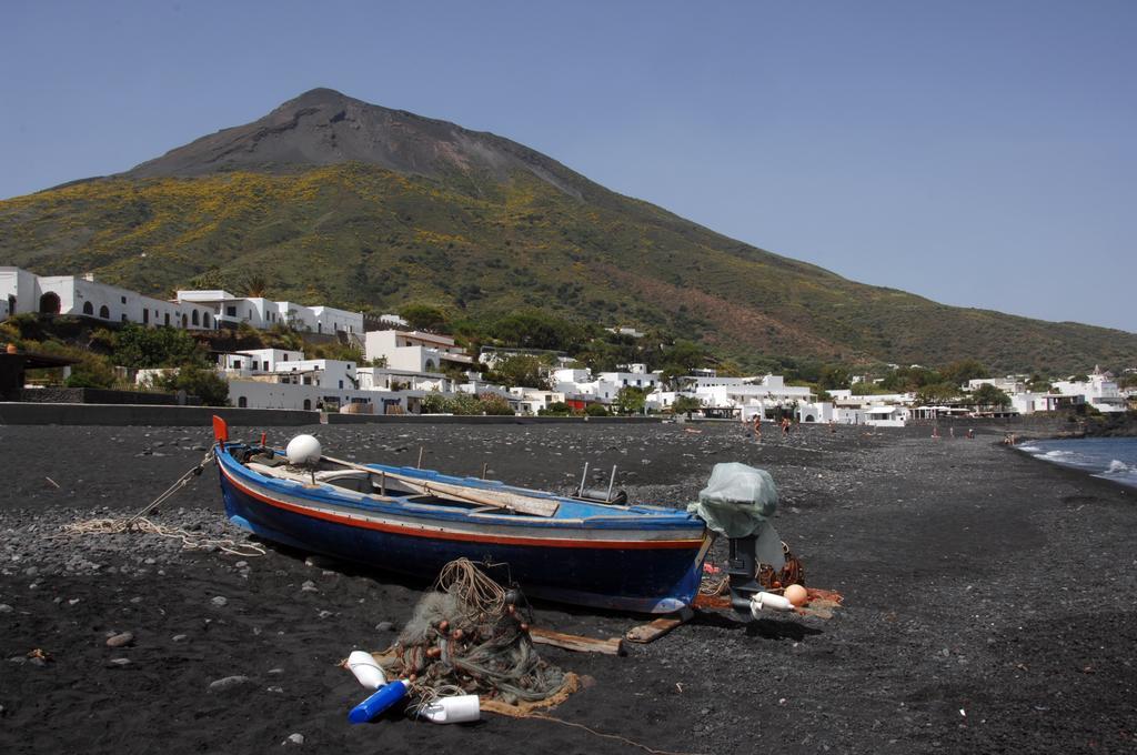 Villa Ginestra Sulla Spiaggia Di Stromboli Room photo